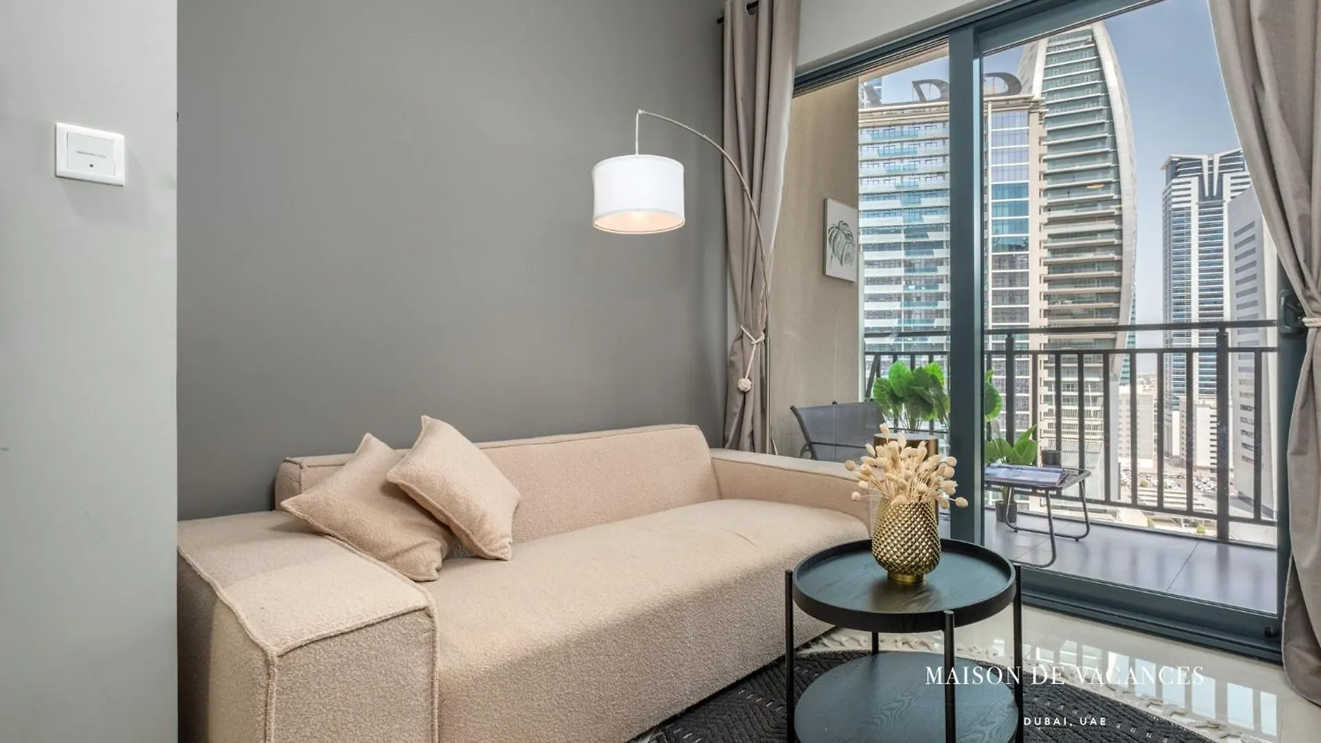 Cozy 1 Bedroom In Business Bay דובאי דירה